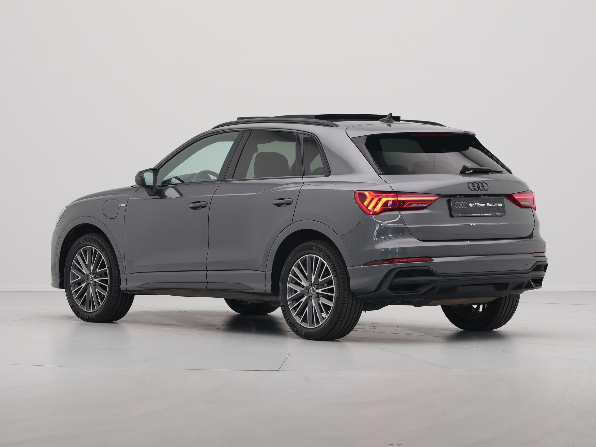 Audi - Q3 45 TFSI e S edition - 2021