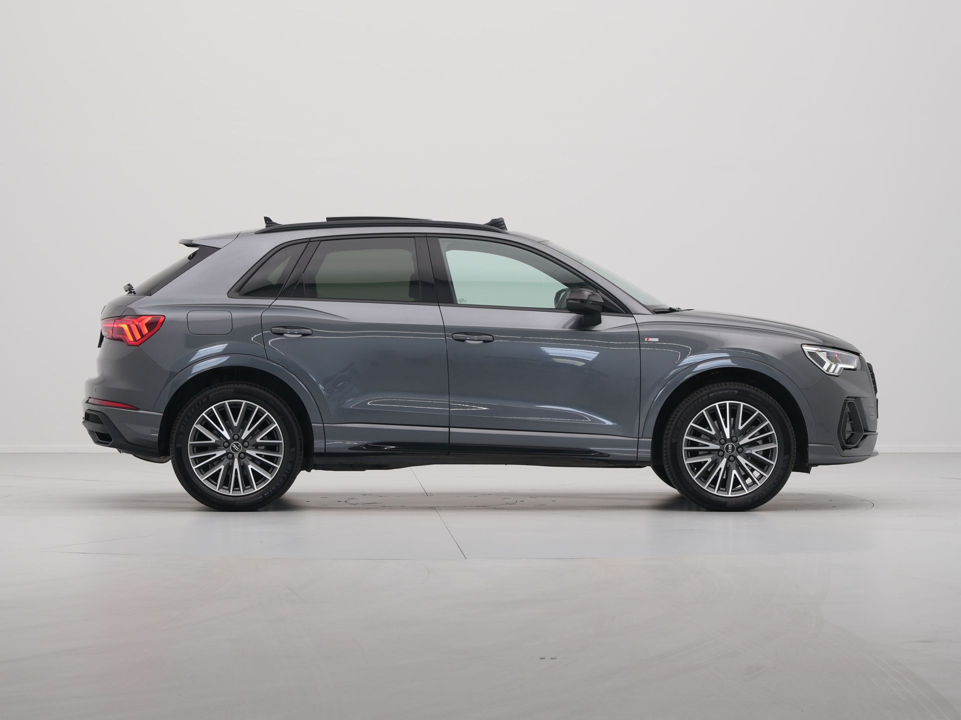Audi - Q3 45 TFSI e S edition - 2021
