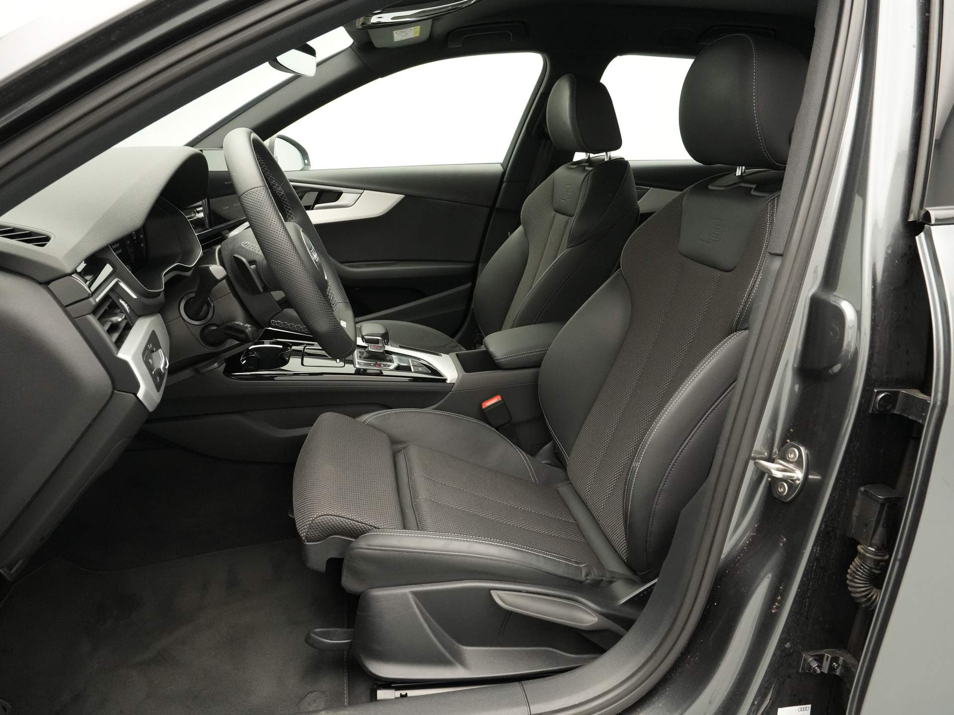 Audi - A4 Avant 35 TFSI S Line edition - 2023