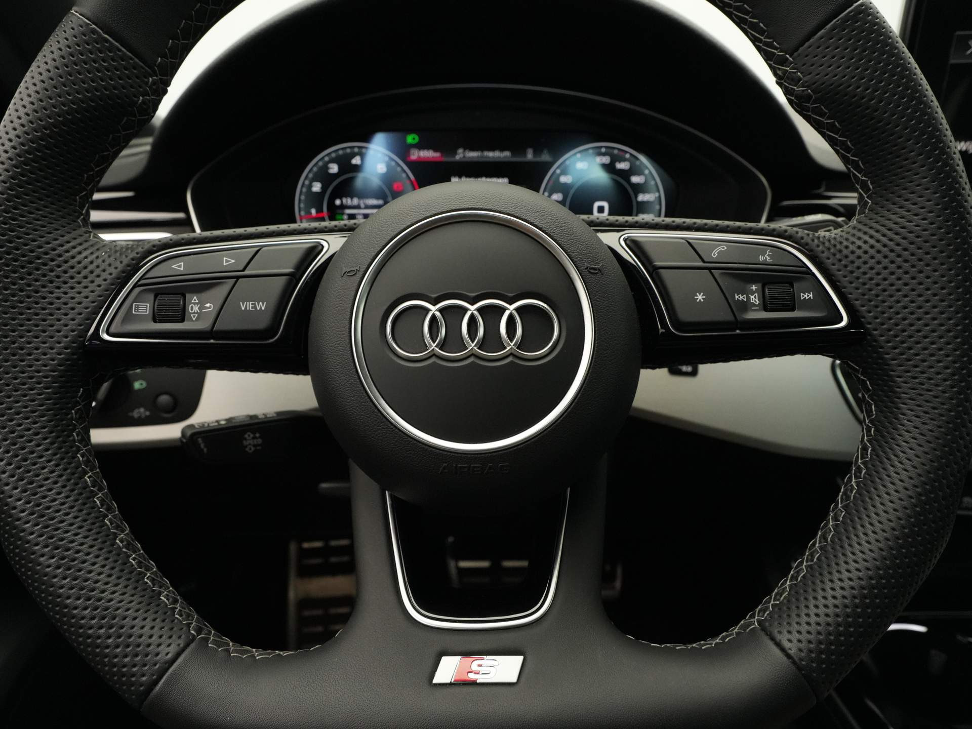 Audi - A4 Avant 35 TFSI S Line edition - 2023
