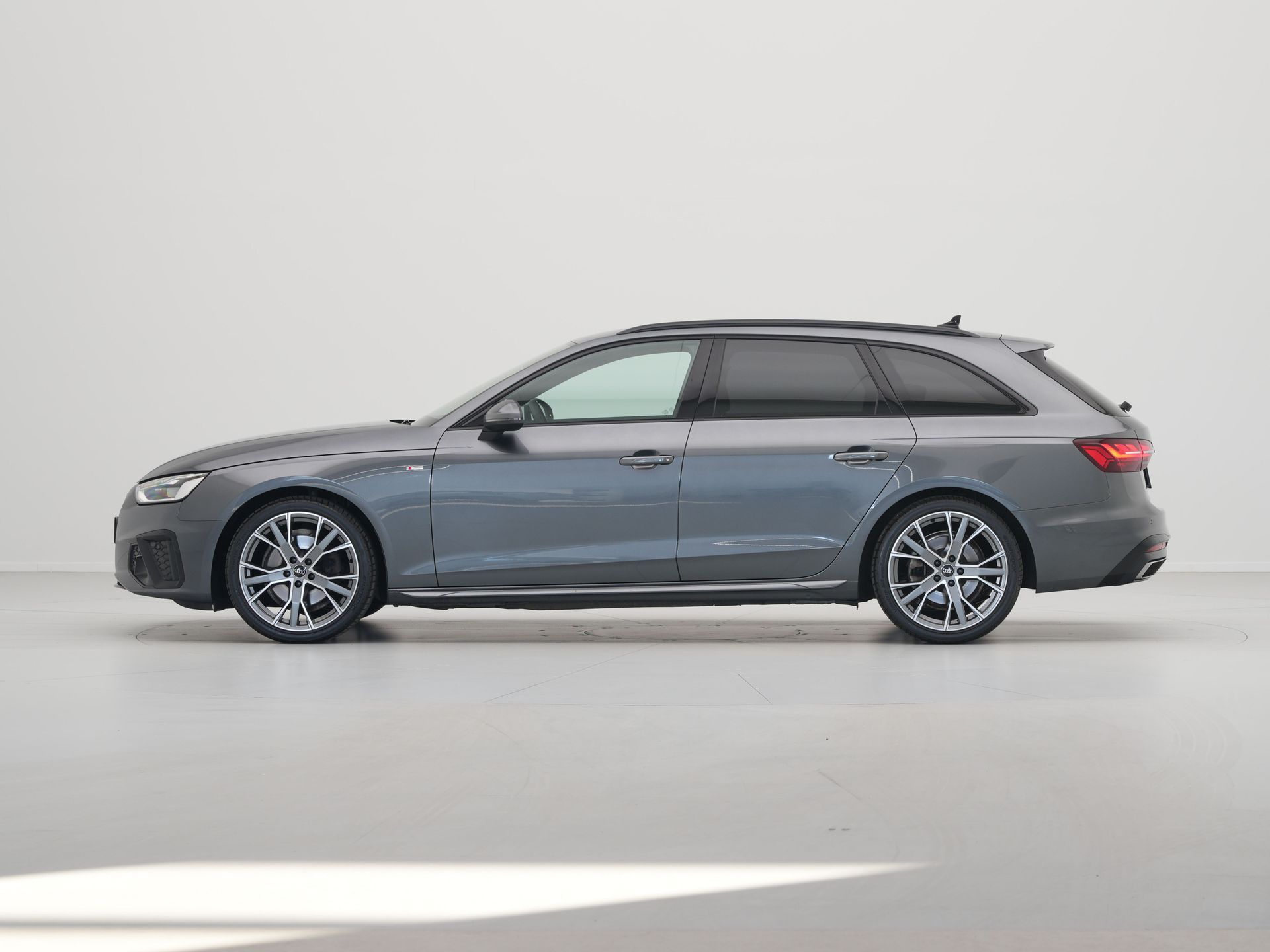 Audi - A4 Avant 35 TFSI S Line edition - 2023