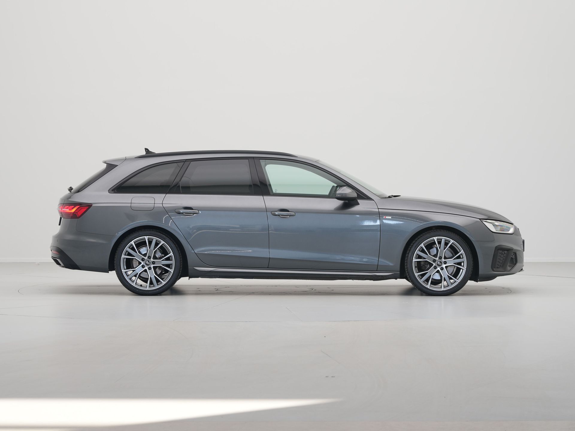 Audi - A4 Avant 35 TFSI S Line edition - 2023
